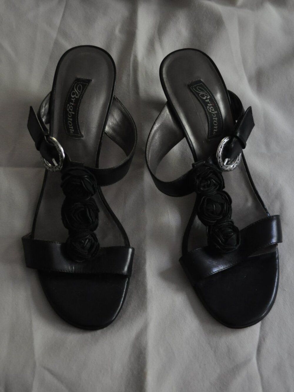 Brighton 'Rosy' Black Sandals US Sz 10M Leather Heels Rosettes Buckle Accent